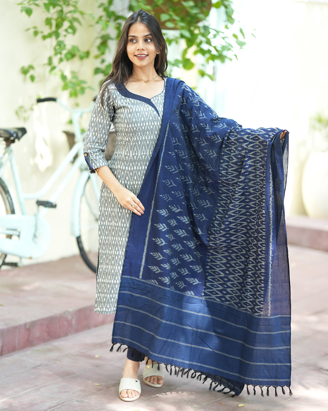 Nathiya - Grey ikkat suit set